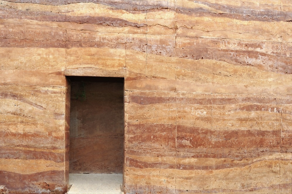 Rammed Earth Revival, rammed earth building